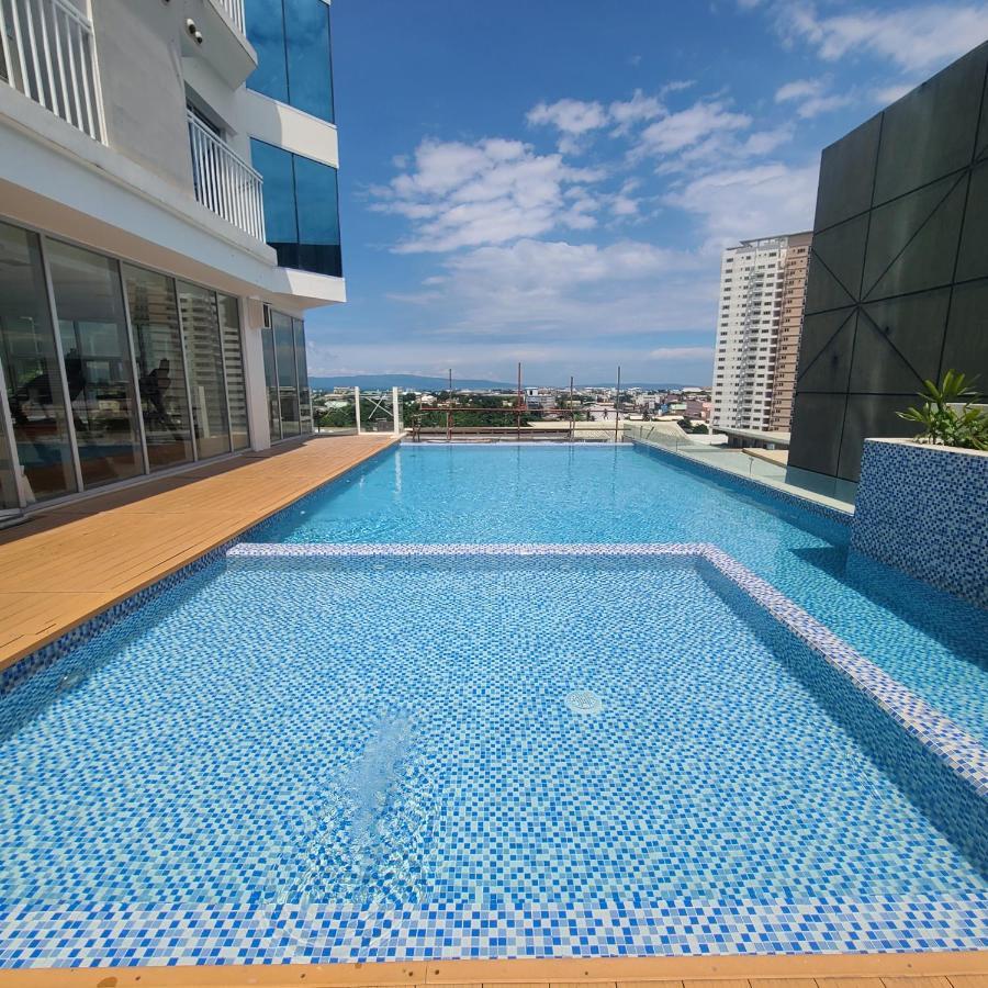 Inspiria Condo Free Airport Pickup For 3 Nights Stay Or More Davao City Esterno foto